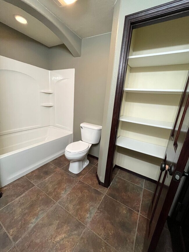 Building Photo - Stunning 4 Bed/2 Bath with 3 Car Garage and Fenced in Yard!