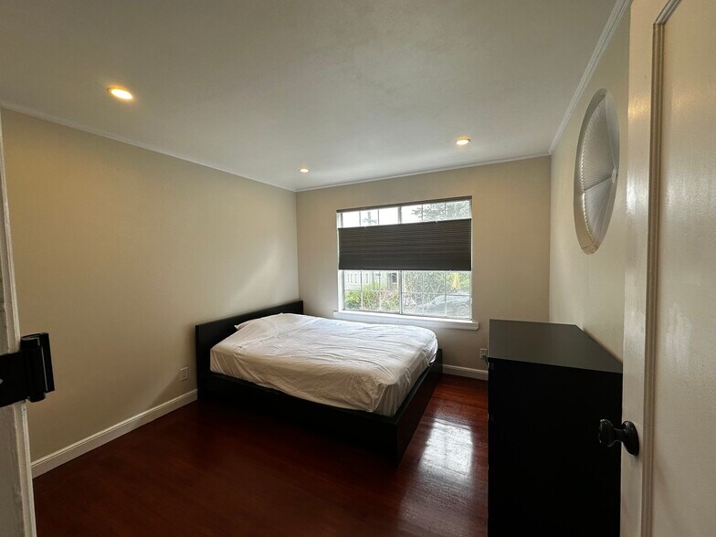 Building Photo - 19 Miramar Ave