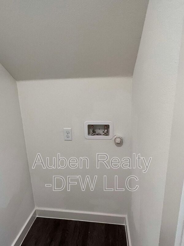 Building Photo - 2430 S Fannin Ave