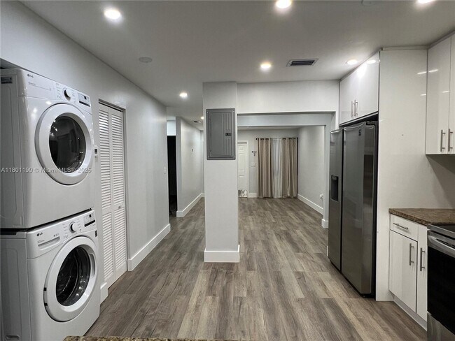 Building Photo - 3815 SW 89th Ave