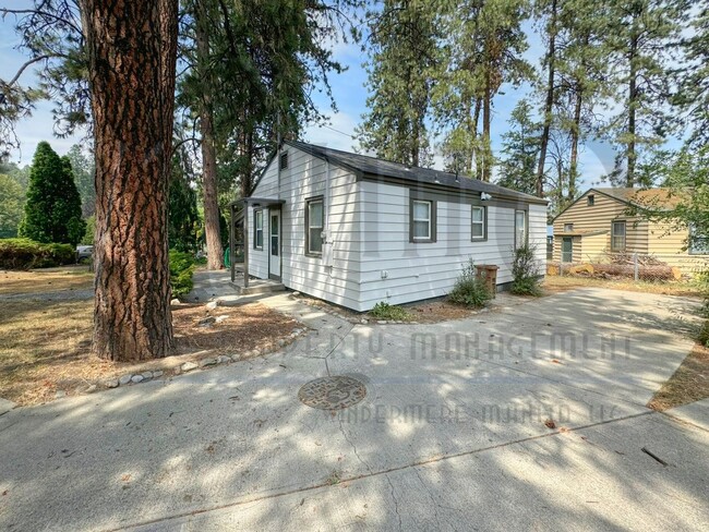 Building Photo - Charming Home Across From Finch Arboretum