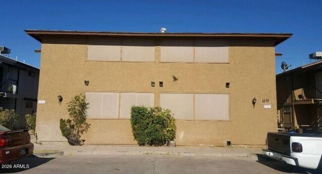Building Photo - 1837 N Spring