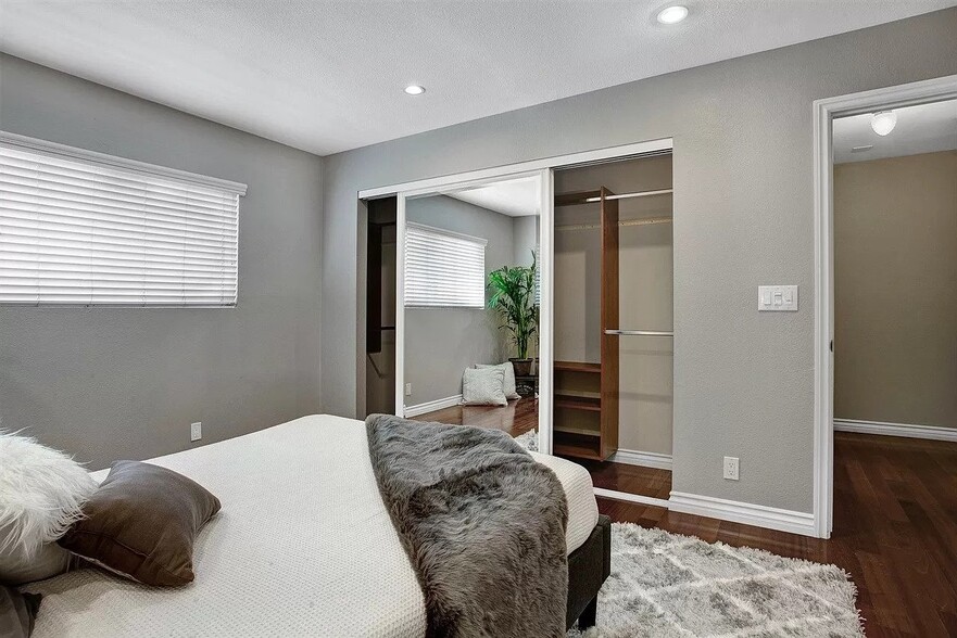 Master Bedroom, Closet - 2319 Curlew St