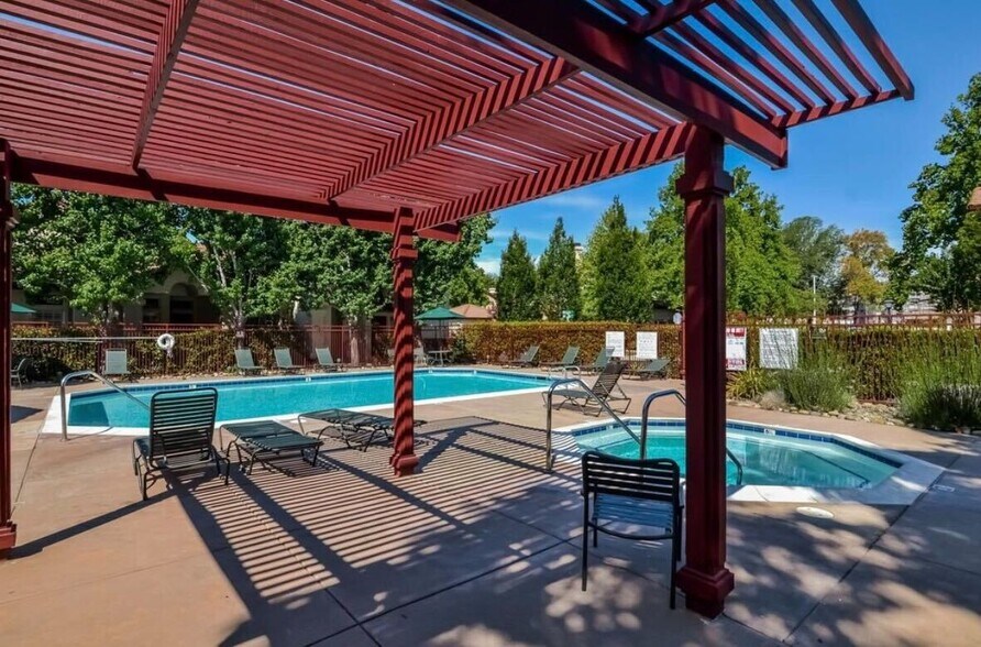 Building Photo - 5660 Belleza Dr