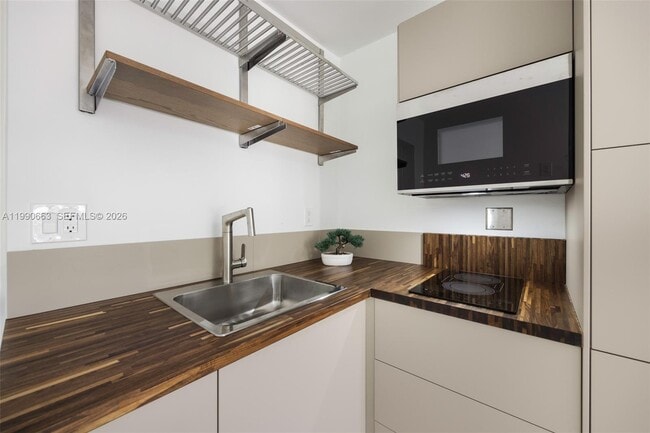 Building Photo - 3640 SW 13th St