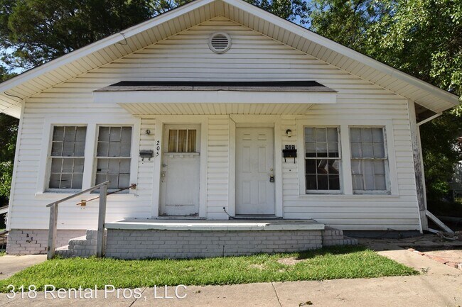 Building Photo - 1 br, 1 bath House - 207 E Texas
