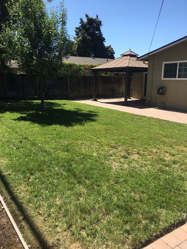 Building Photo - 2376 Forbes Ave