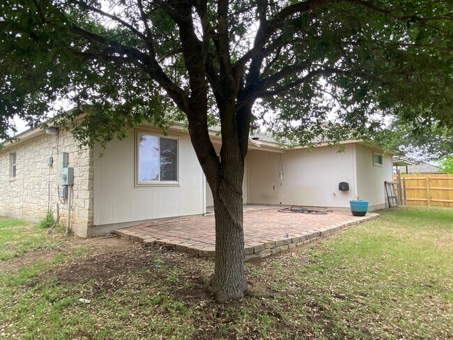 Building Photo - CHARMING 4 BEDROOM, BELTON ISD