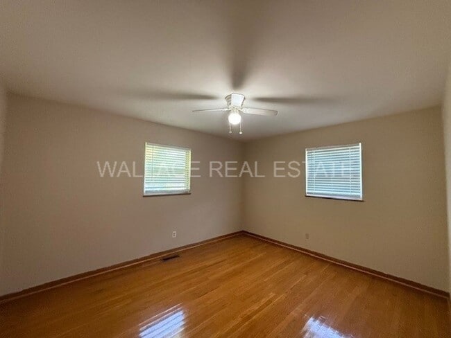 Building Photo - NO STEPS...RANCHER HOME LOCATED IN FARRAGU...