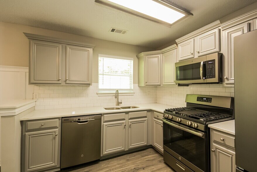 Building Photo - 3656 Gray Birch Dr