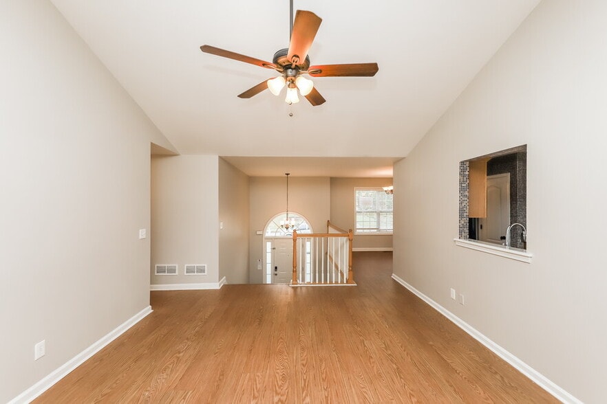 Building Photo - 7872 Newport Dr