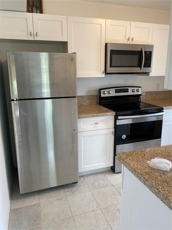 Building Photo - 500 E Country Club Cir