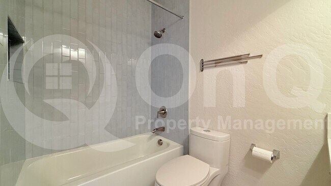 Building Photo - 3316 E Kingbird Pl