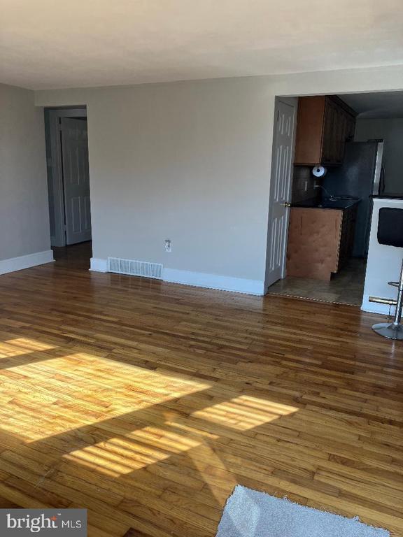 Building Photo - 118 W Lehman Ave