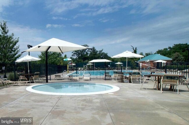 Building Photo - 724 Vestal St