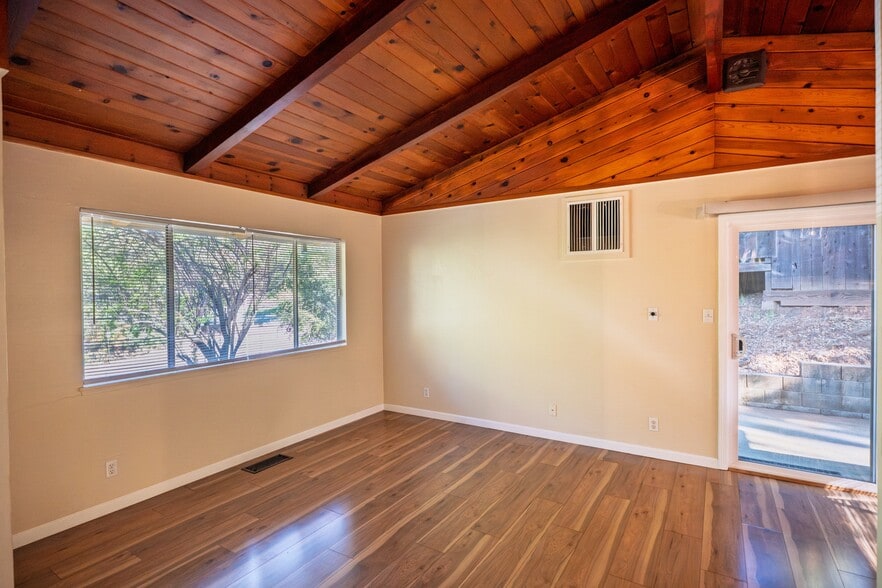 Building Photo - 951 Shaws Flat Rd