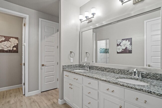 Building Photo - 13432 Emerald Rose Ct
