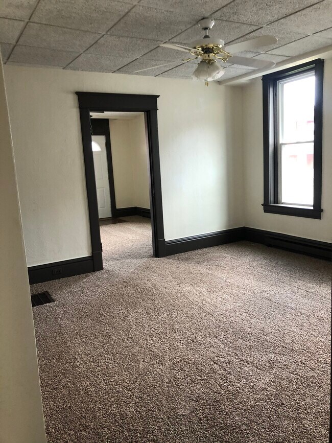 Building Photo - 812 Marshall St