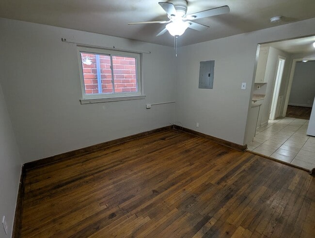 Building Photo - 113 E Main St