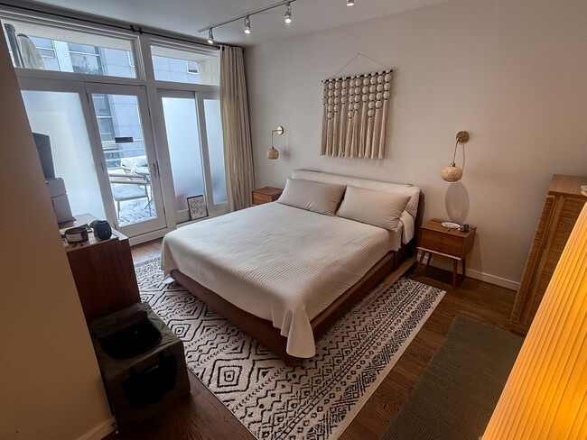 Building Photo - 943 W Huron St