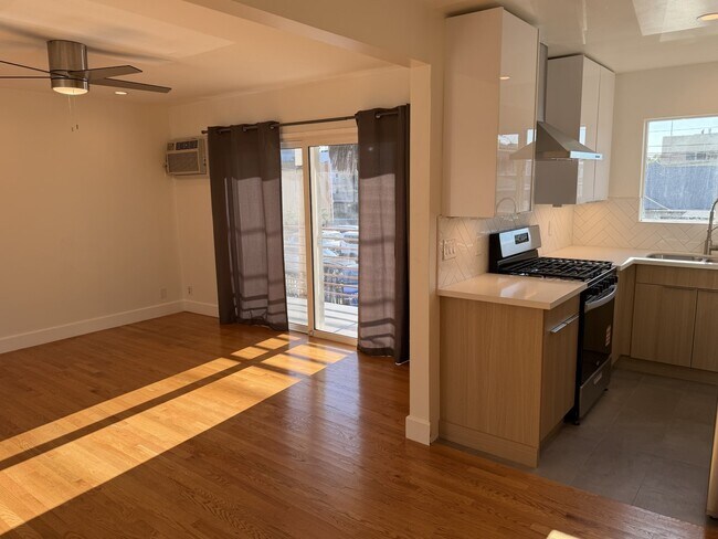 Building Photo - 4443 Clayton Ave