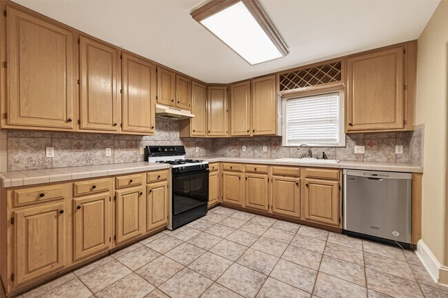 Building Photo - 1807 Crocker St