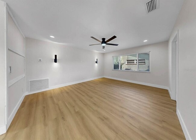 Building Photo - 6511 Santiago Ct