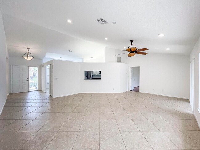 Building Photo - 252 Moccasin Trail W