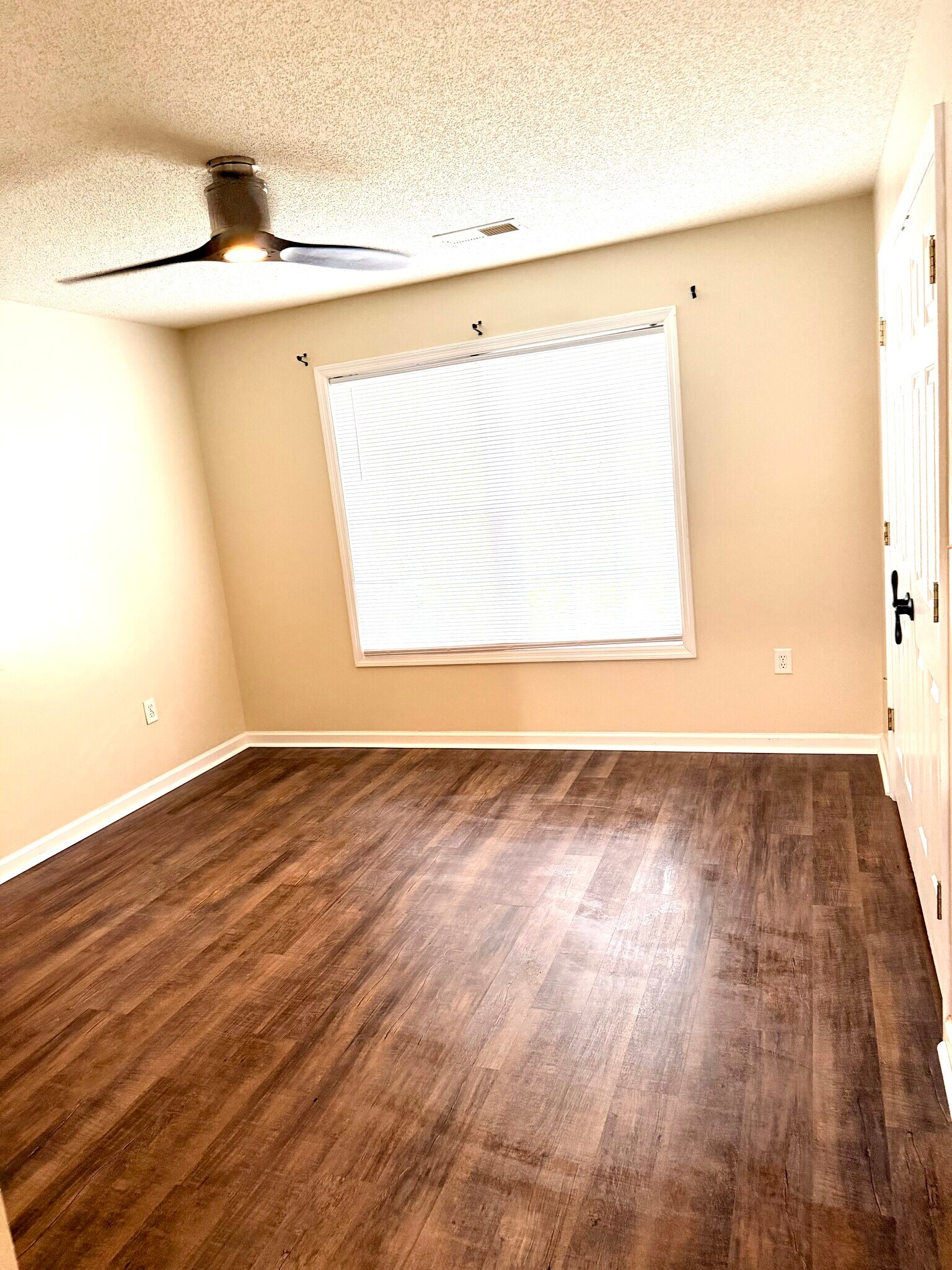 Building Photo - 100 Spring Creek Dr