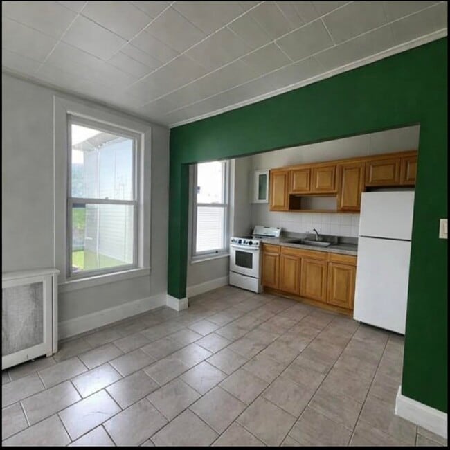 Building Photo - 22 Whitman Ave