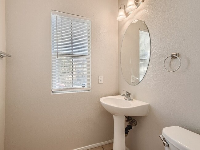 Building Photo - 5537 Ayers Cliff St