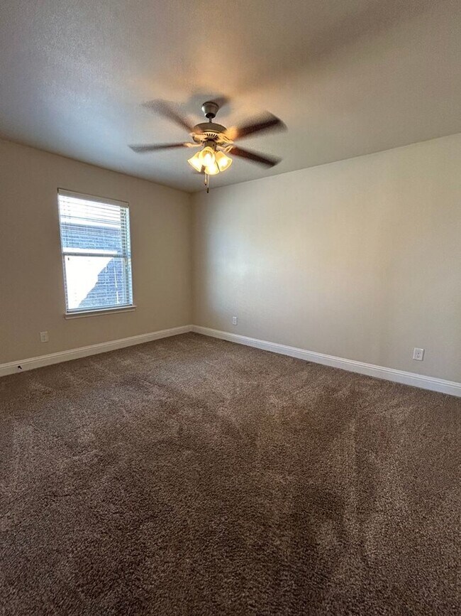 Building Photo - 9312 Sagebrush Ave