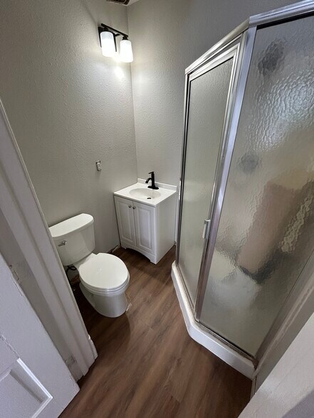 Bathroom - 532 W South St