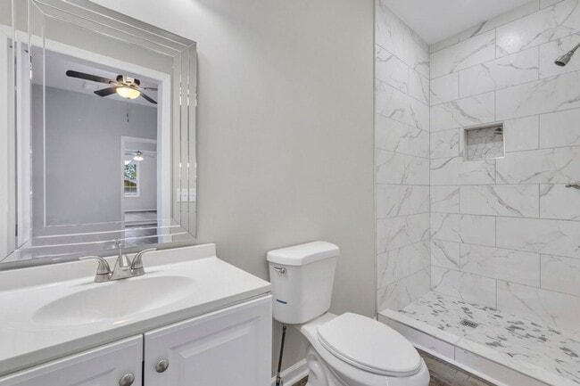 Building Photo - Live Near It All! 3 Bedroom Home in Midtown Savannah