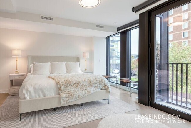 Building Photo - 1332 8th St NW