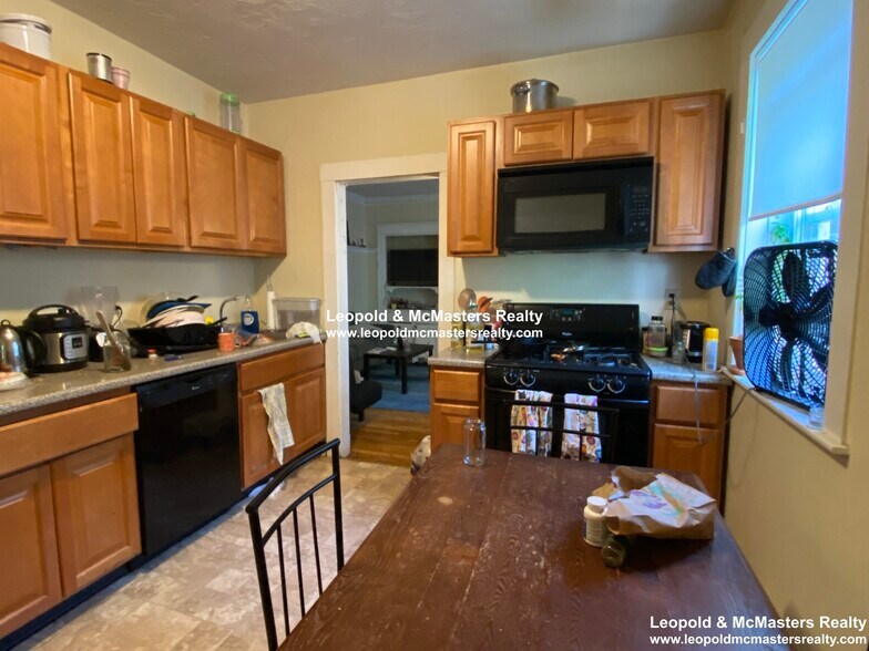 Building Photo - 16 Quint Ave