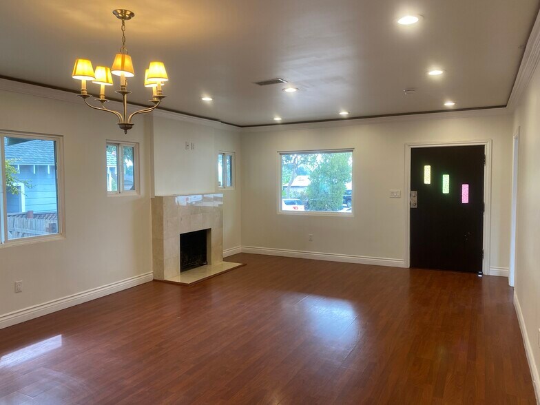 Building Photo - 1284 N Sierra Bonita Ave