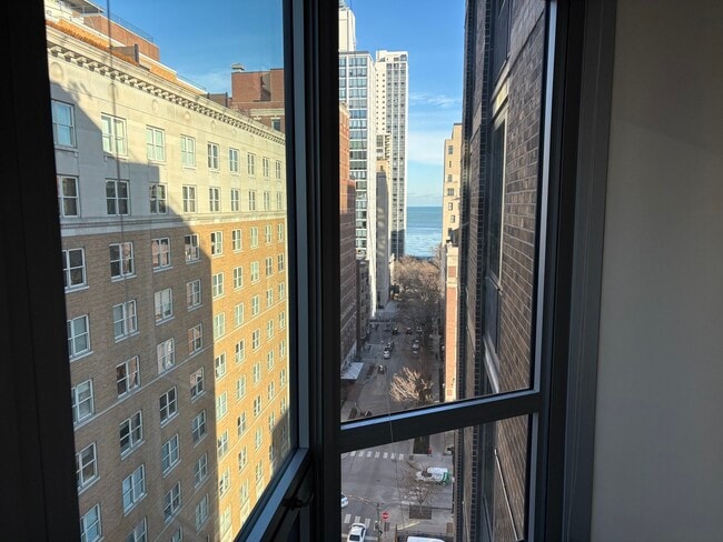 Building Photo - 21 W Goethe St