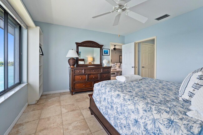 Building Photo - 1630 Seaway Dr