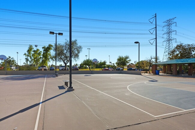 Building Photo - 1425 W Commerce Ave