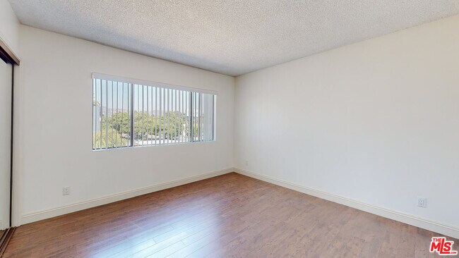 Building Photo - 144 N Hamilton Dr