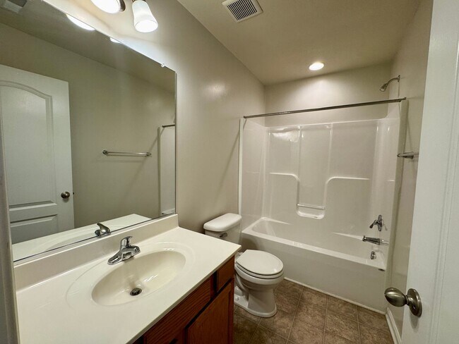 Building Photo - 3 Bed/ 2.5 Bath Townhome close to the interstate - Available 06/08/2026