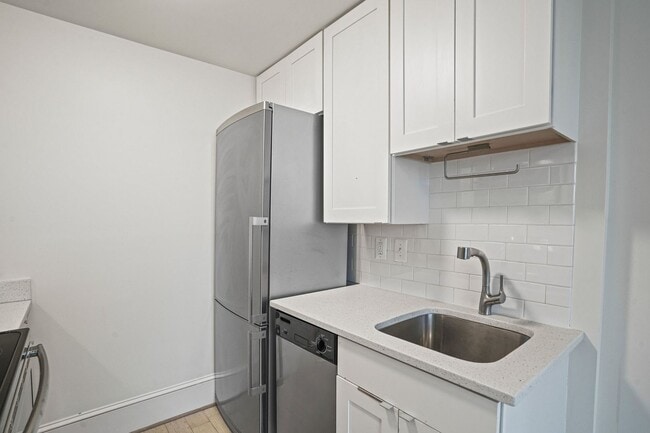 Building Photo - Bright Two-Bedroom in Columbia Heights | Pet frienldy!