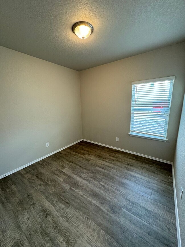 Building Photo - NOW PRELEASING!  Four Bedroom | Two Bathroom Home in Scott Hollow