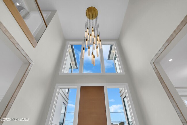 Building Photo - 19 Clarence Ave