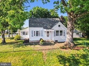 Building Photo - 105 Oak Hill Dr