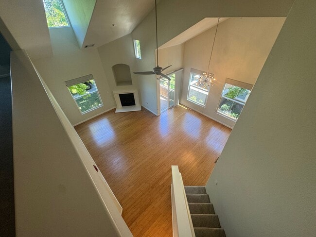 Building Photo - 2 bedroom | 2 bathroom | Upstairs loft | L...