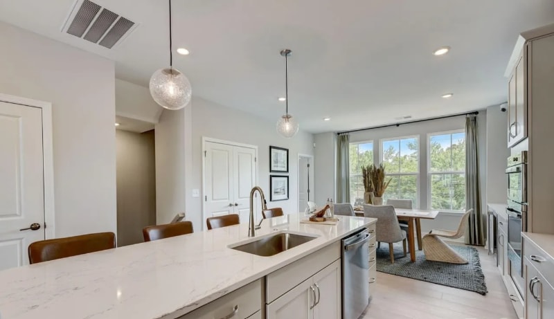 Building Photo - 9466 Senator Royall Dr