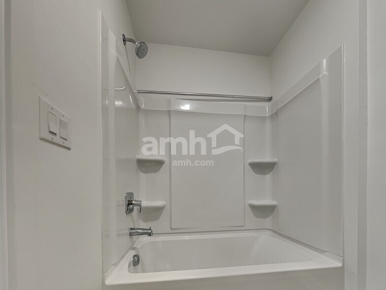 Building Photo - 9555 Harkes Dr