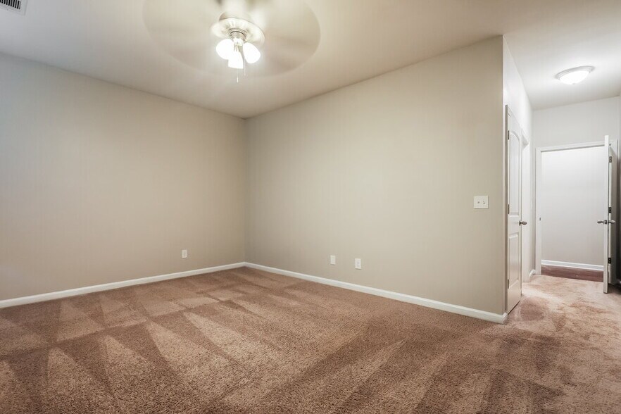 Building Photo - 700 Feldwood Ln